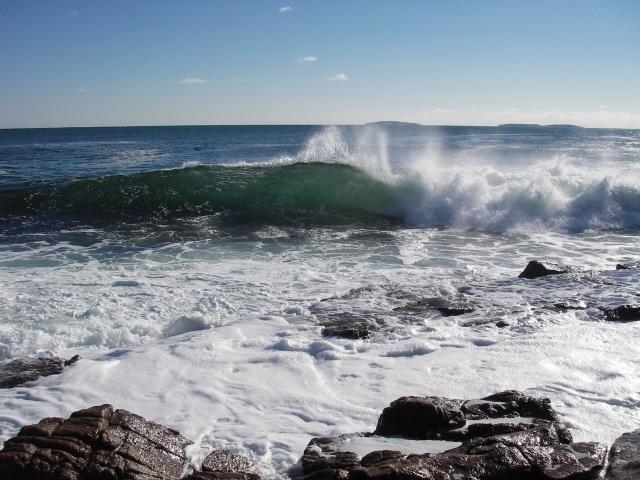 Ocean view, waves crashing on rocks
