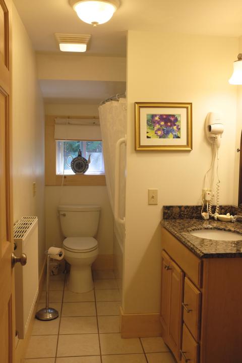 Veranda Bathroom with Tub/Shower